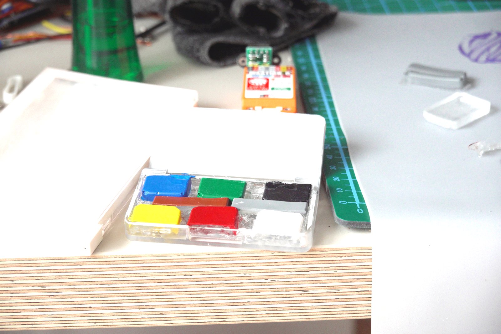 Acrylic paint palette with primary paint chips — dry