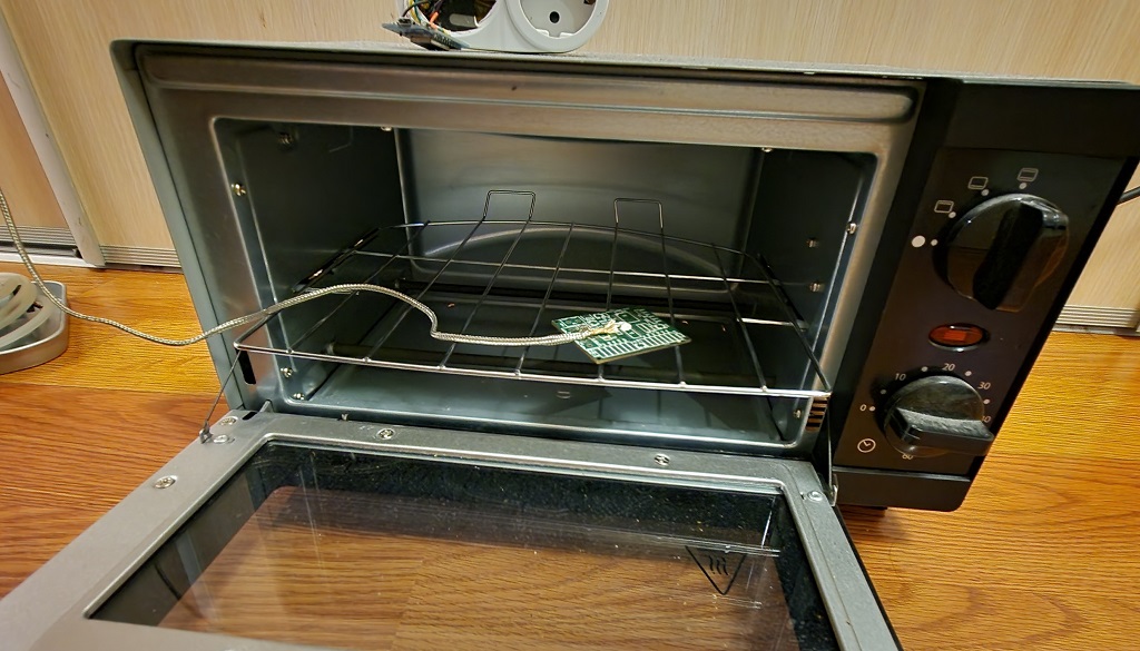 Small and cheap baking oven