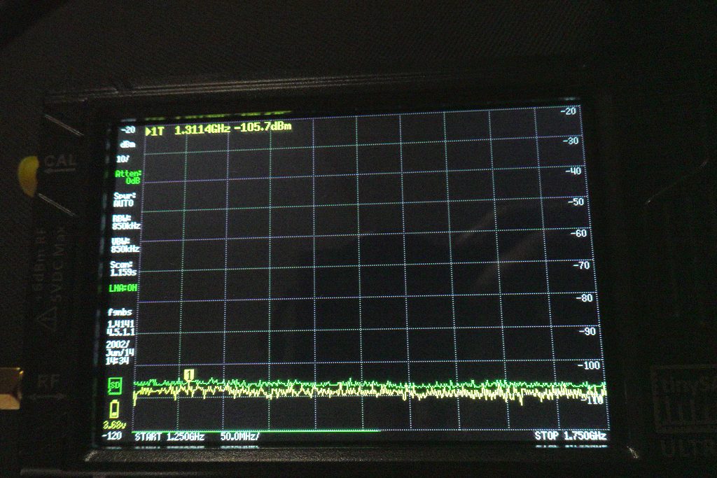 TinySA baseline noise floor, 1.2–1.8 GHz — everything powered off, reference measurement before connecting the Pavo20